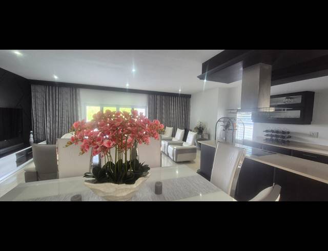 3 BEDROOM APARTMENT FOR SALE IN LA LUCIA RIDGE